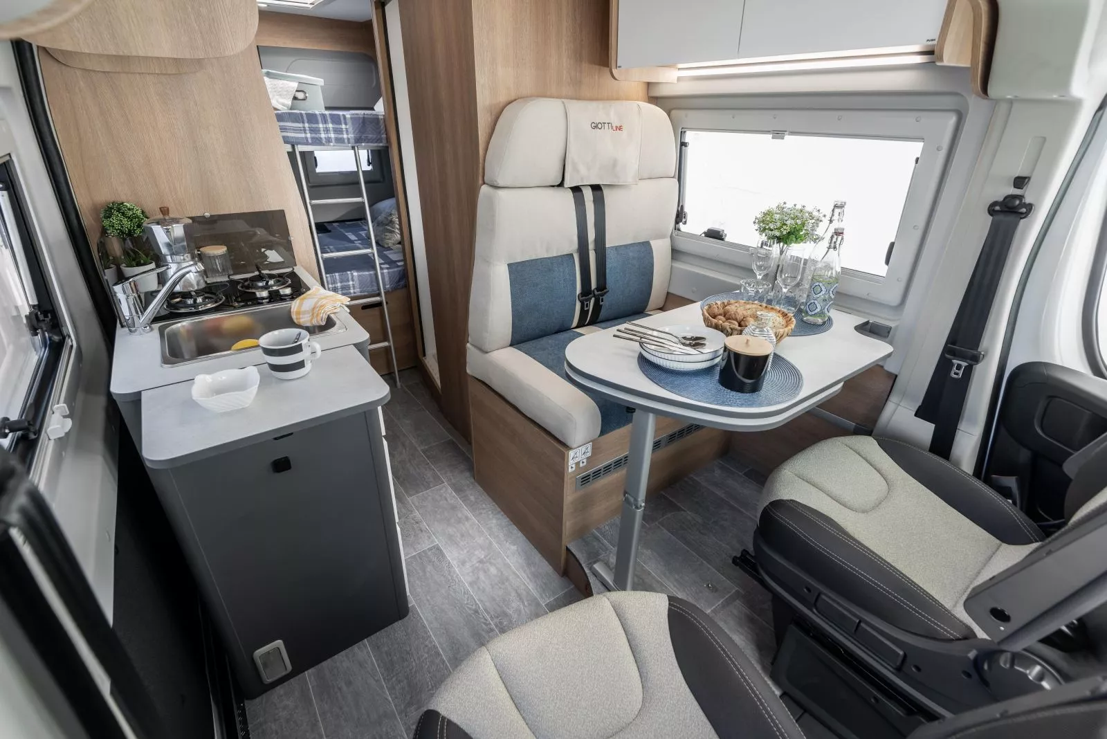 Interior GiottiVan 60 Be Young