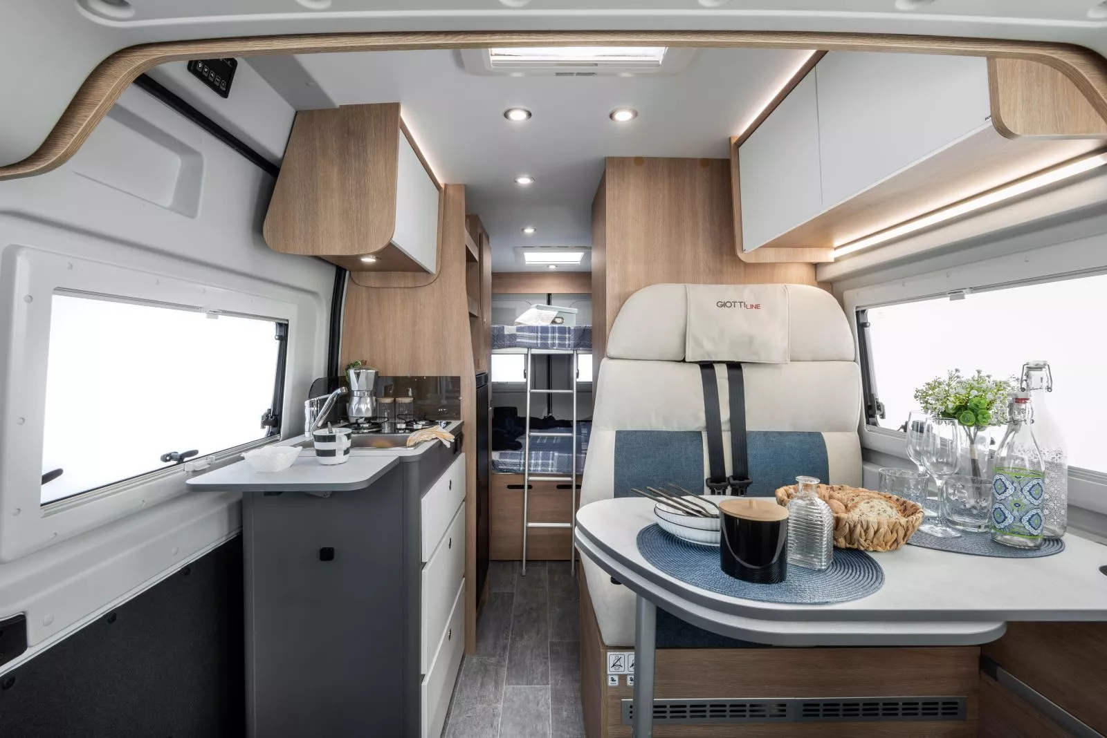 Interior GiottiVan 60 Be Young vista 3