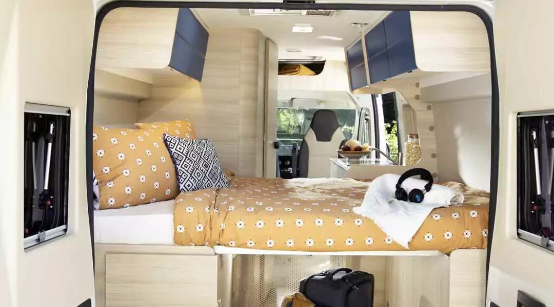 Interior Challenger V114M vista 2