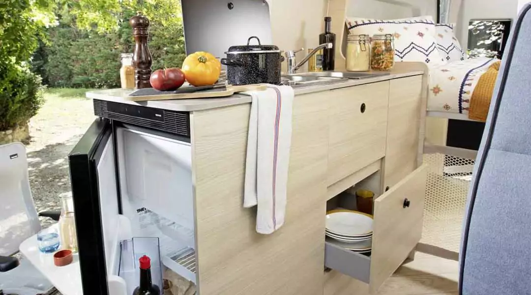 Interior Challenger V114M vista 3